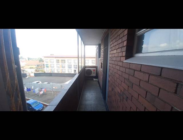 2 BEDROOM FLAT TO LET IN ESSENWOOD